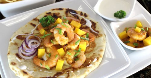 Camarones Naan con salsa Bombay