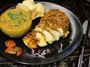 Hähnchenfilet mit einer Papadum Kruste und Dal Tadka