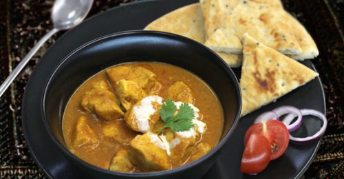 Poulet au curry avec du yoghourt